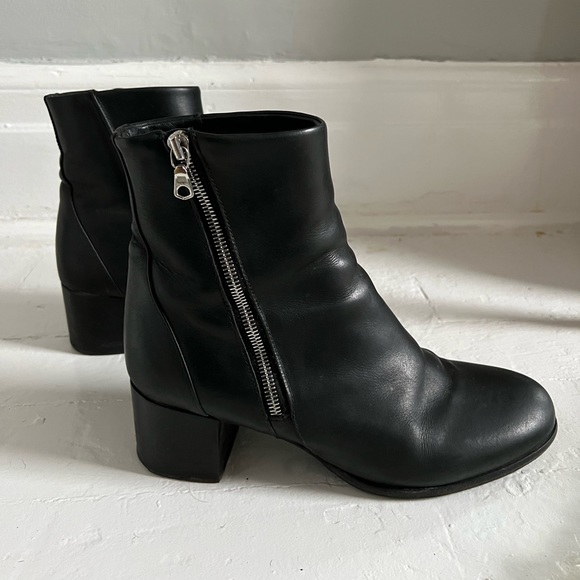 Rag and Bone black round toe boots - Picture 1 of 8